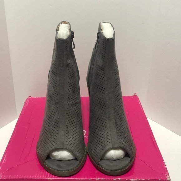 𝅺Grey Faux Suede Peep Toe Booties - Picture 3 of 9